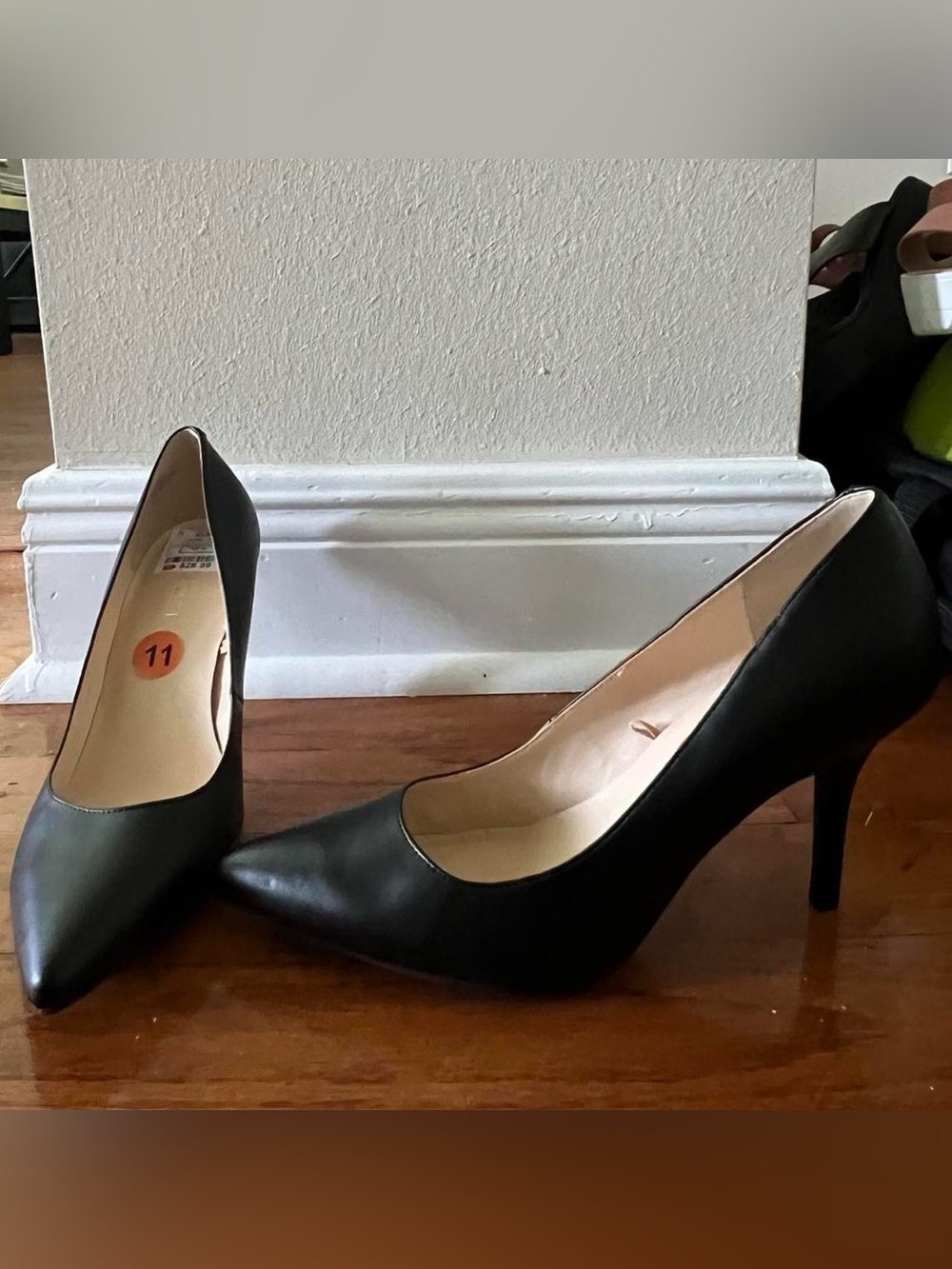 Classic Black Pointed-Toe Women's Pumps
